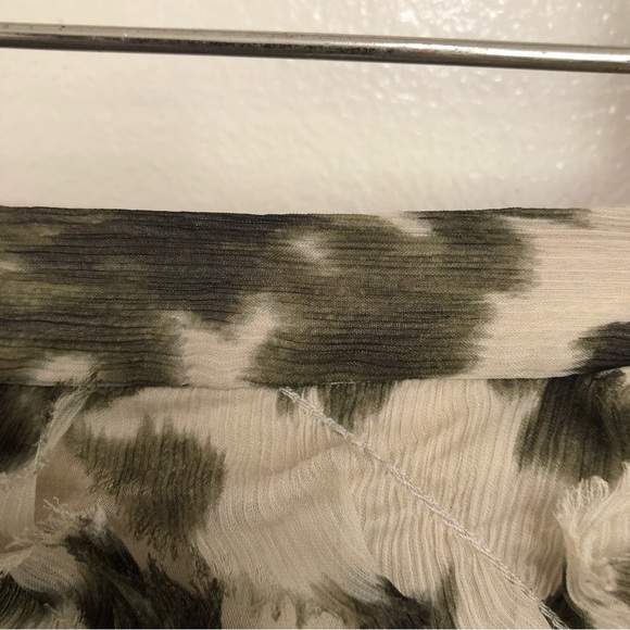 J. Crew Camouflaged Cream Green Crinkled Chiffon💯% Silk Mini Skirt size 0 - Picture 8 of 10